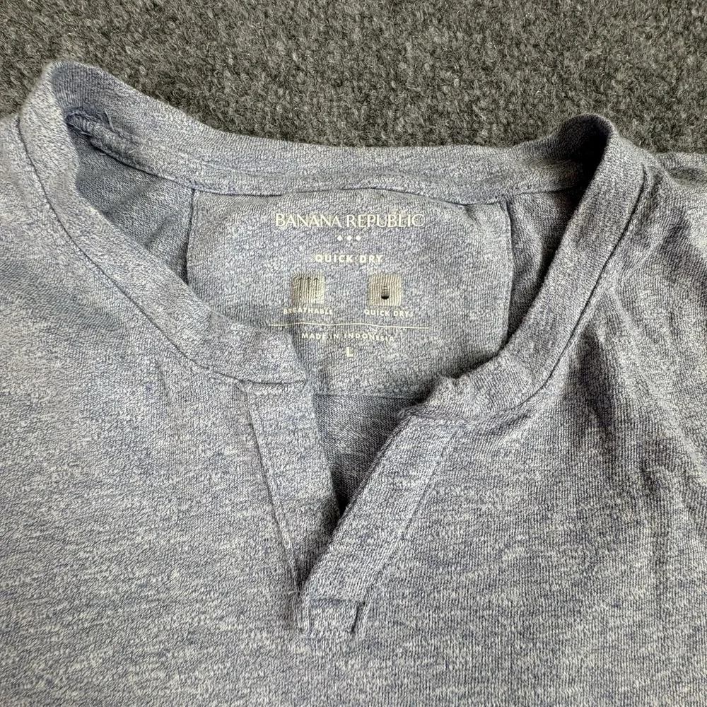 Banana Republic Quick Dry Shirt Men‎ L Blue Breathable Athletic Minimalist Tee